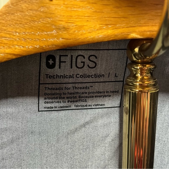 Figs Women's Casma 3-Pocket Scrub Too Gray Large Technical Collection - Picture 6 of 9